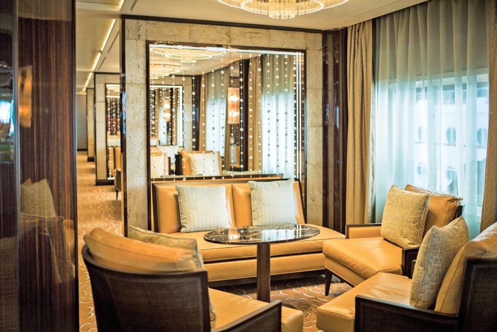 Detalle del elegante Horizon Lounge a bordo del Seven Seas Voyager (Regent Seven Seas Cruises) REGENT SEVEN SEAS CRUISES SEVEN SEAS VOYAGER REGENT CRUISES LUXURY CRUISES REGEN SEVEN SEAS CRUCEROS DE LUJO REGENT SEVEN SEAS VOYAGER CRUCEROS RSSC REGENT CRUISES #crucerosdelujo #luxurycruises #crucerosexclusivos #regentsevenseas #regentcruises #rssc #crucerosregent #sevenseasvoyager #regentvoyager #luxurycruises #crucerosdeluxe #crucerosdelujo #cruceroslujo